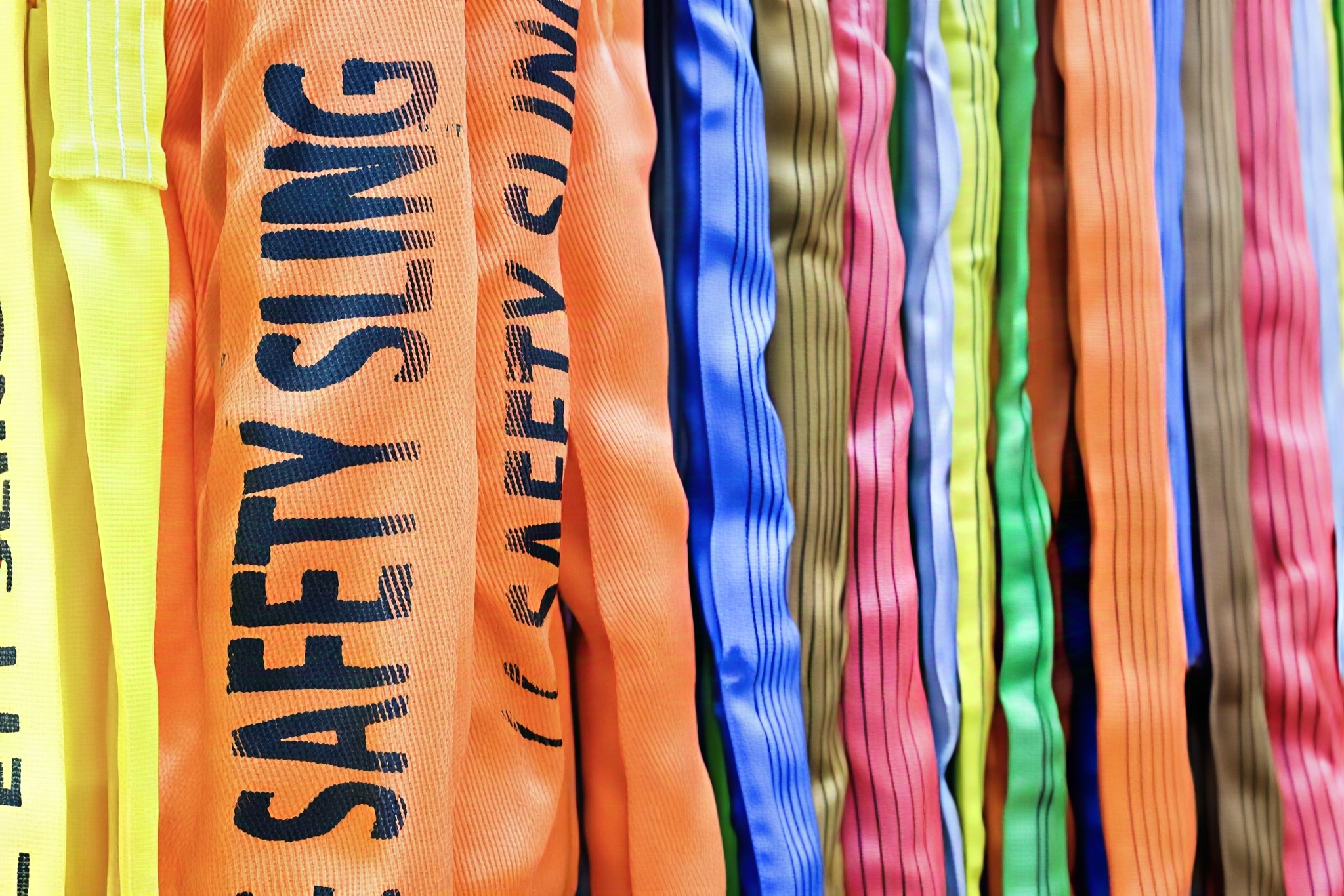 Round Sling vs. Flat Webbing Sling: Din ultimata guide för lyfteffektivitet och säkerhet